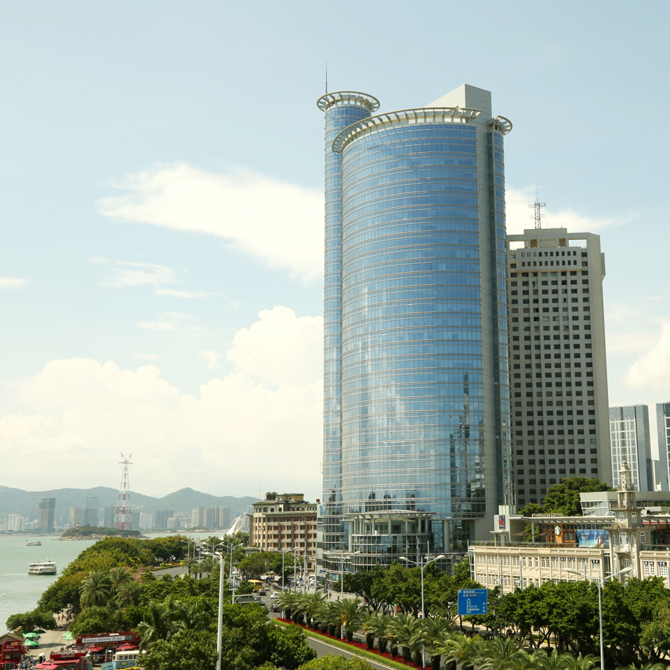 国际银行大厦位于厦门金融,商业,旅游机构聚集的繁华路段——鹭江道